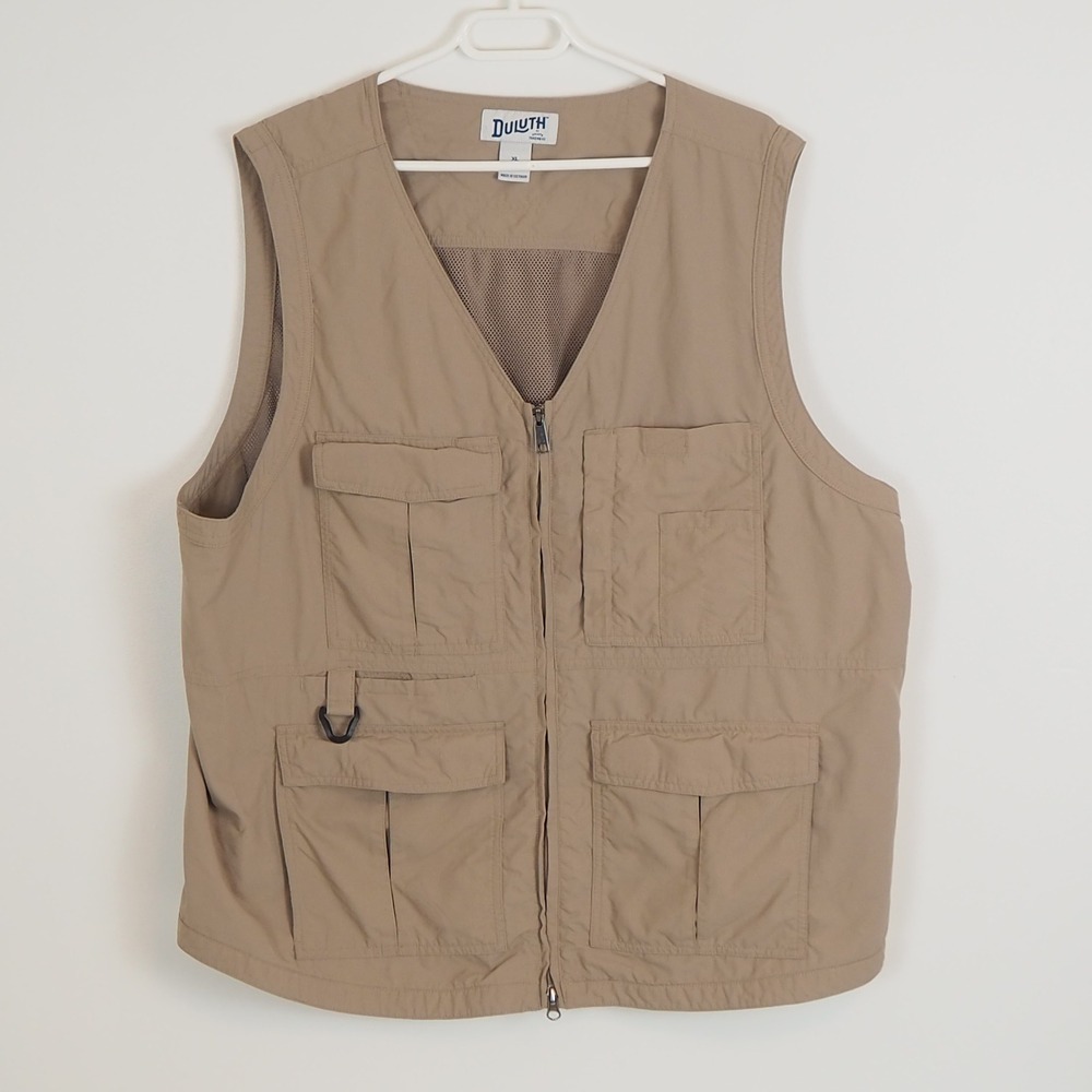Duluth Trading Co Mens XL Khaki Utility Vest Fishing Hiking Travel Cargo‎ Vented